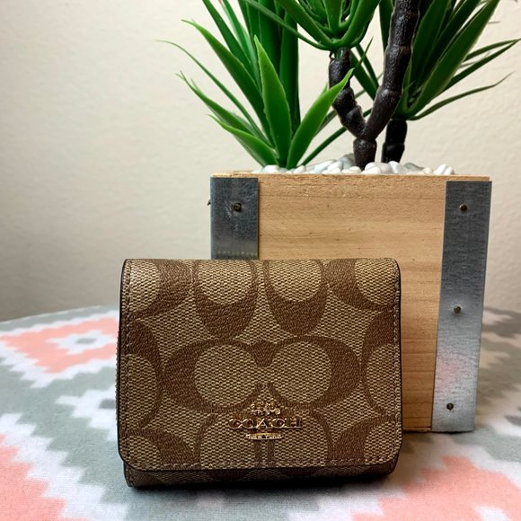 Coach Handbags - NWT Coach Small Trifold Wallet in Signature Canvas